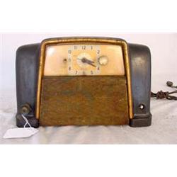 Lot 259: Silvertone Table Top Clock/Radio