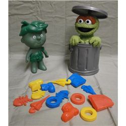 Little Sprout & Oscar w/Trash & Trashcan