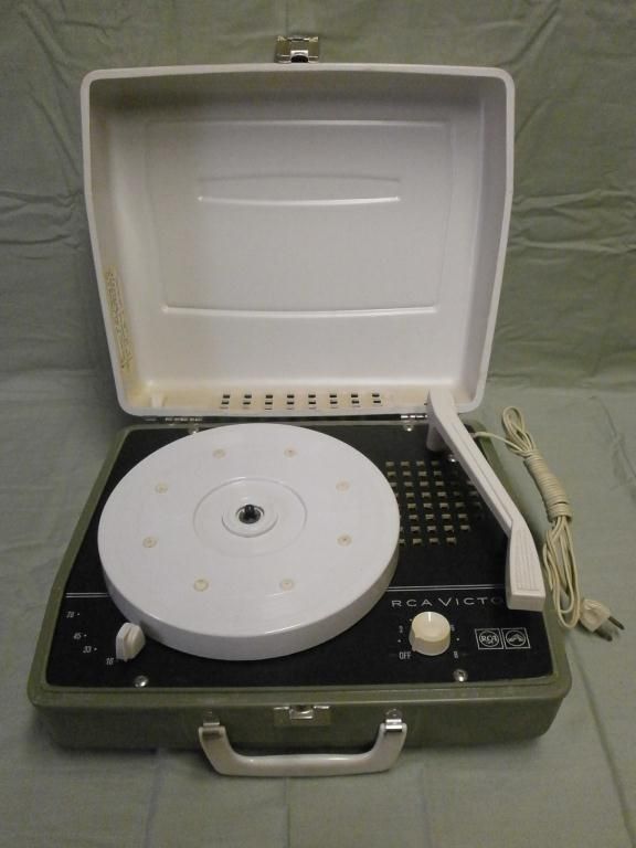 RCA Victor VGP03J 4 Speed Portable Record Player
