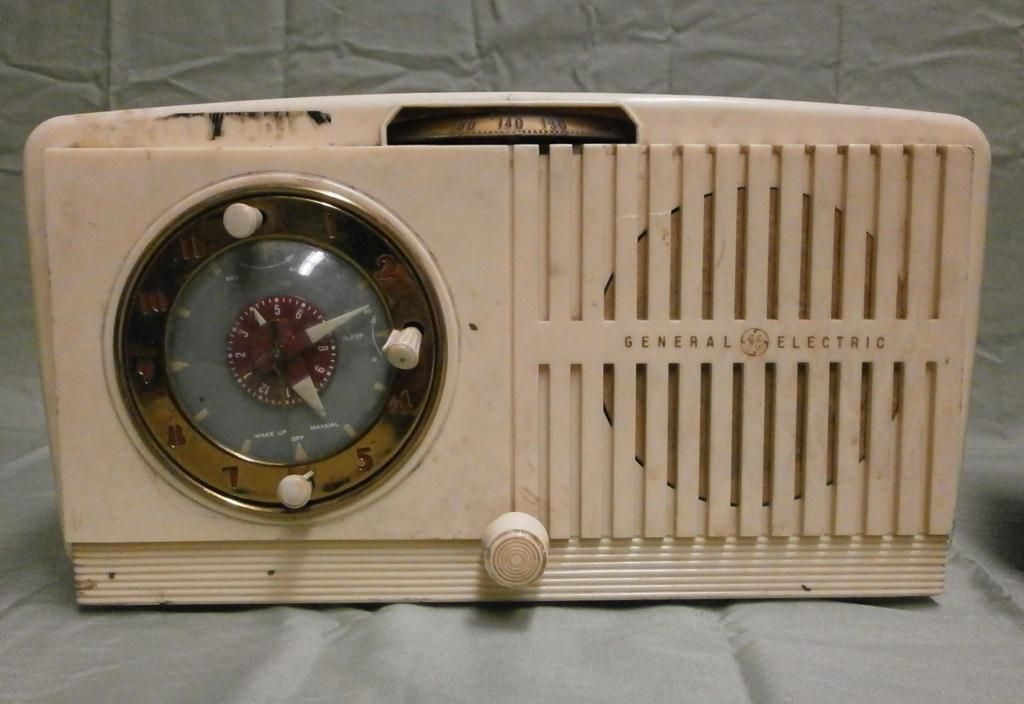 Vintage GE 516 & Bulova D100 Clock & AM Radios