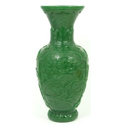 CHINESE GREEN PEKING GLASS PARADISE BIRDS VASE