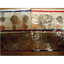 1988 & 89 US MINT SETS (UNC) P/D (WITH ENVELOPES)