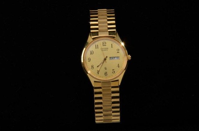 Quartz yellow tone Citizen watch with expansion band. Est.$40-$80.