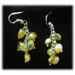 DANGLING GREEN KISHI PEARL