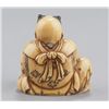 Image 3 : An ivory shunga netsuke of a karako.