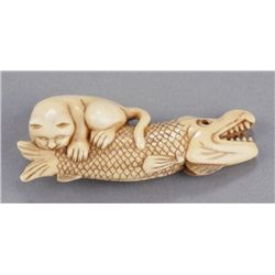 An ivory netsuke of a cat.