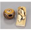 Image 1 : A group of two ivory netsuke.