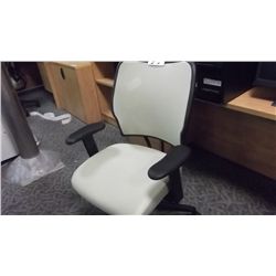 KIWI MESHBACK TASK CHAIR
