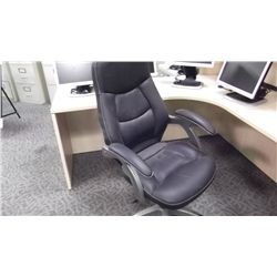 BLACK LEATHER HIGHBACK EXEC CHAIR