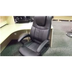 BLACK LEATHER HIGHBACK EXEC CHAIR