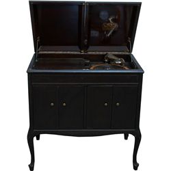 Cabinet Model VV-S-215 Victrola Phonograph Talking Mach