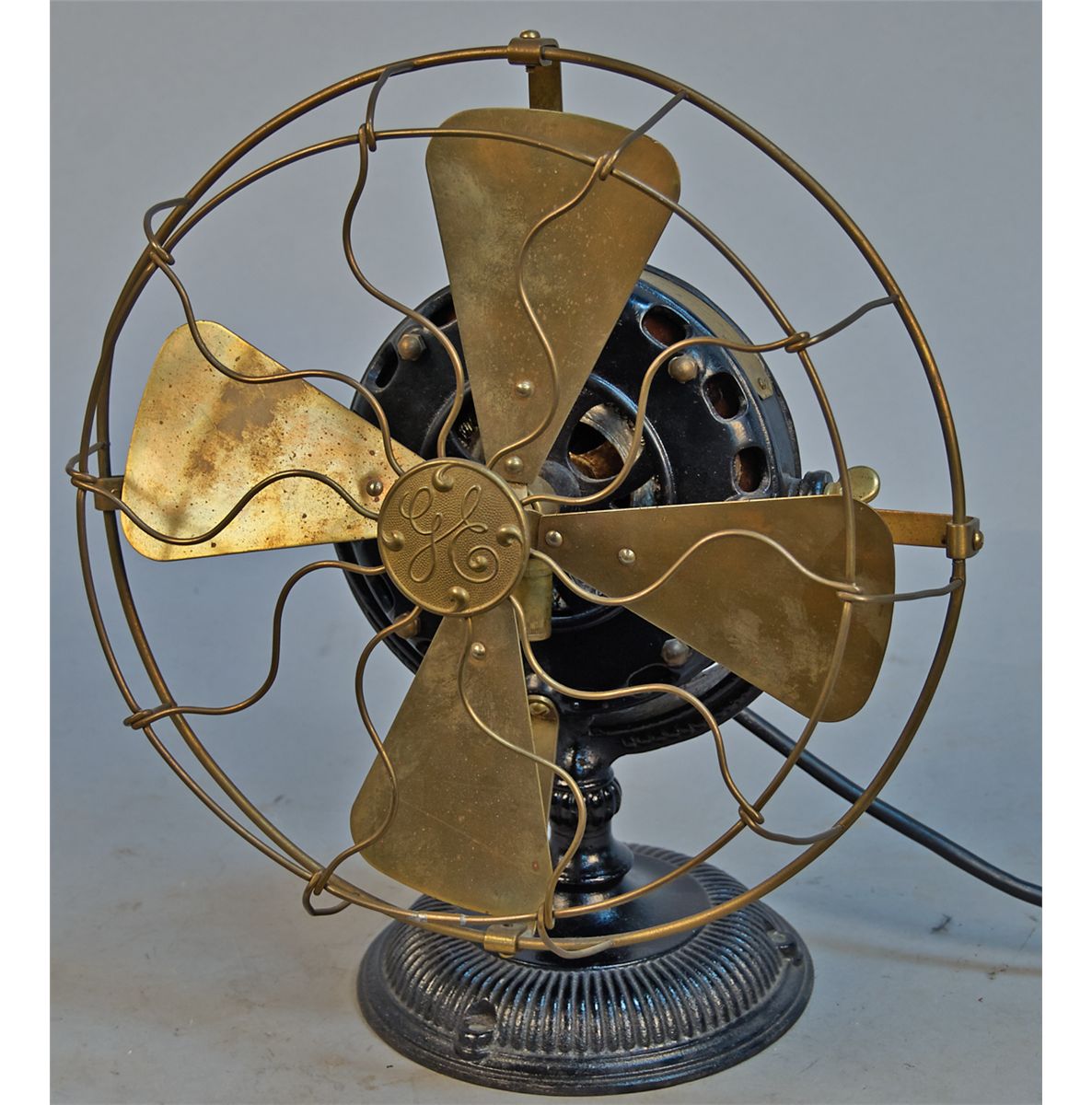 Vintage General Electric Ge Desktop Metal Fan On Cast I Vintage General Electric Ge Desktop Metal Fan On Cast I