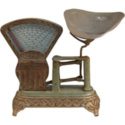 Early Cast-Iron National Store Specialty Co. 2lb. Scale