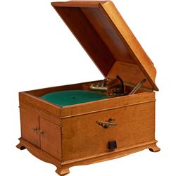 Early Victrola Tabletop Home Phonograph