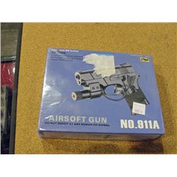 Syma 911A airsoft gun with one container of BBs