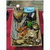 Image 1 : Box of assorted collectables