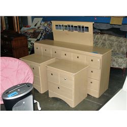 4pc bedroom suite;