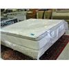 Image 1 : King size mattress and boxspring set