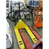 Image 1 : Yale pallet jack - yellow