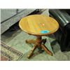 Image 1 : Round solid oak single pedastol end table