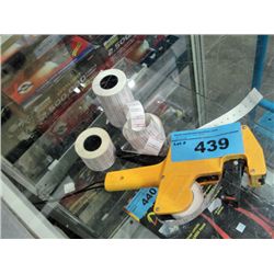 Pricing gun with 8 rolls of labels