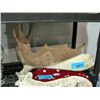 Image 1 : Scrimshaw carved moose antler