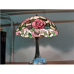 Tiffany style stained glass leaded table lamp