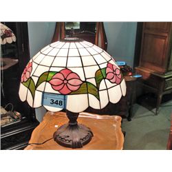 Tiffany style leaded stained glass table lamp