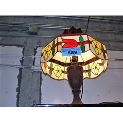 Tiffany style leaded stained glass table lamp