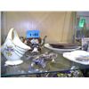 Image 1 : Shelf lot of collectables; assorted plates etc