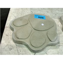 Cement yard step pad