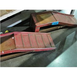 Pair of automobile ramps