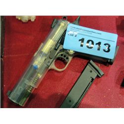 SW1911 airsoft pistol with extra clip
