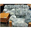 Image 1 : 2pc sofa and chair set