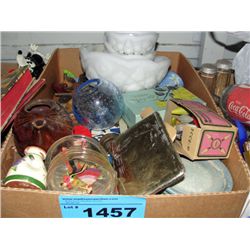 Box of assorted vintage collectables