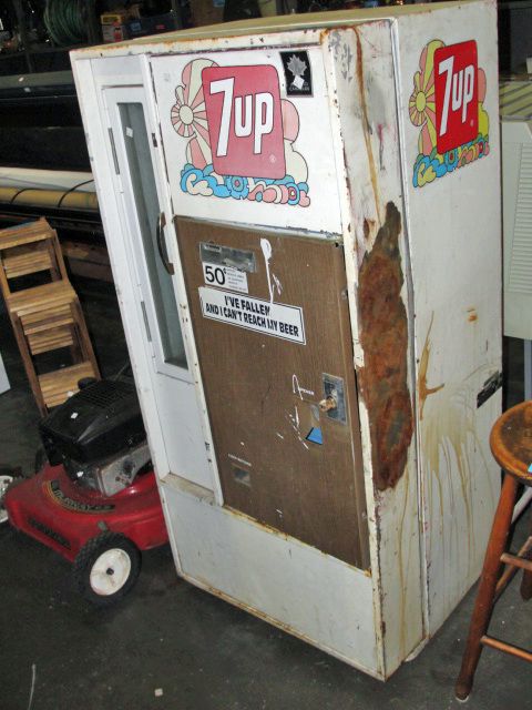 Vintage 50cent 7UP vending machine