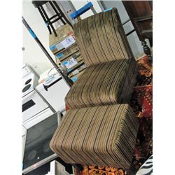 Contemporary living room accent chair with