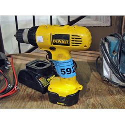 Dewault 12V cordless drill with one battery and