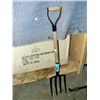 Image 1 : Gardeners pitch fork