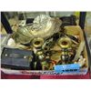 Image 1 : One box of assorted vintage collectable items