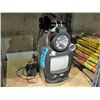 Image 1 : Portable radio/flashlight automobile set