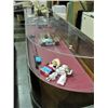 Image 1 : Store display showcase