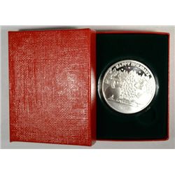 " HAPPY HOLIDAYS 2012 " ONE OUNCE .999 SILVER ART ROUND WITH CAPSULE/GIFT BOX