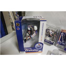 8 ASSORTED GRETZKY NHL FIGURES INC.: BLUES,