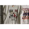 Image 4 : 6 WAYNE GRETZKY CHARACTURE CLOTHING ITEMS AND