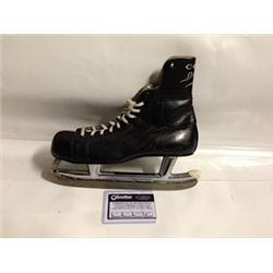 CCM HOCKEY SKATE SIGNED BY BOBBY HULL #9