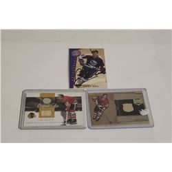 AUTOGRAPHED BOBBY HULL VINTAGE CARD; 1 BOBBY