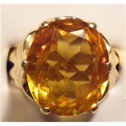 ESTATE JEWELRY Very heavy 18k yellow gold ring sign with an Oval Citrine