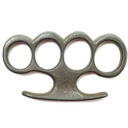Set antique iron knuckles unmarked,