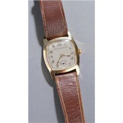 Patek Philippe man's 18K yellow gold wrist watch.